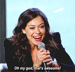  Tatiana Maslany stops mid-sentence because she sees a fan dressed as Helena as dressed