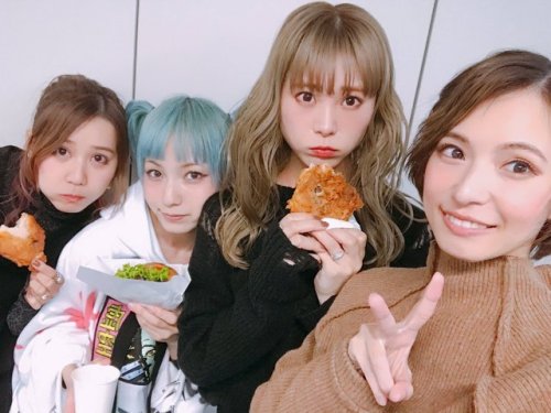 TOMOMI:Merry Christmas This was our last live show of 2018! Thanks for another year! Ta-daHARUNA:BES