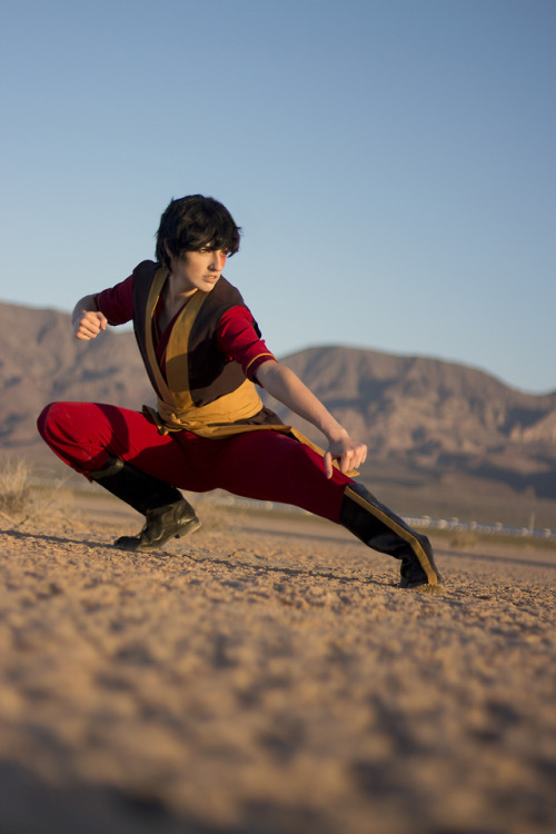 My Zuko cosplay!We woke up super early to shoot at sunrise&ndash; the orange in the first pictur