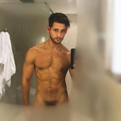 hotfamousmen:  Max Emerson