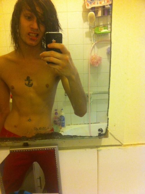 ...AND YET ANOTHER UNNECESSARY GAY NUDITY BLOG