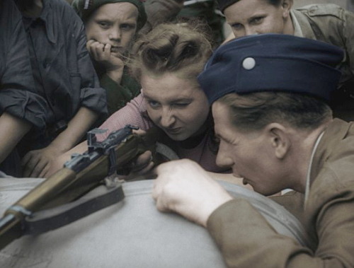 lamus-dworski:Polish insurgents during 1944 Warsaw Uprising.Stills from non-fiction film ‘Pows