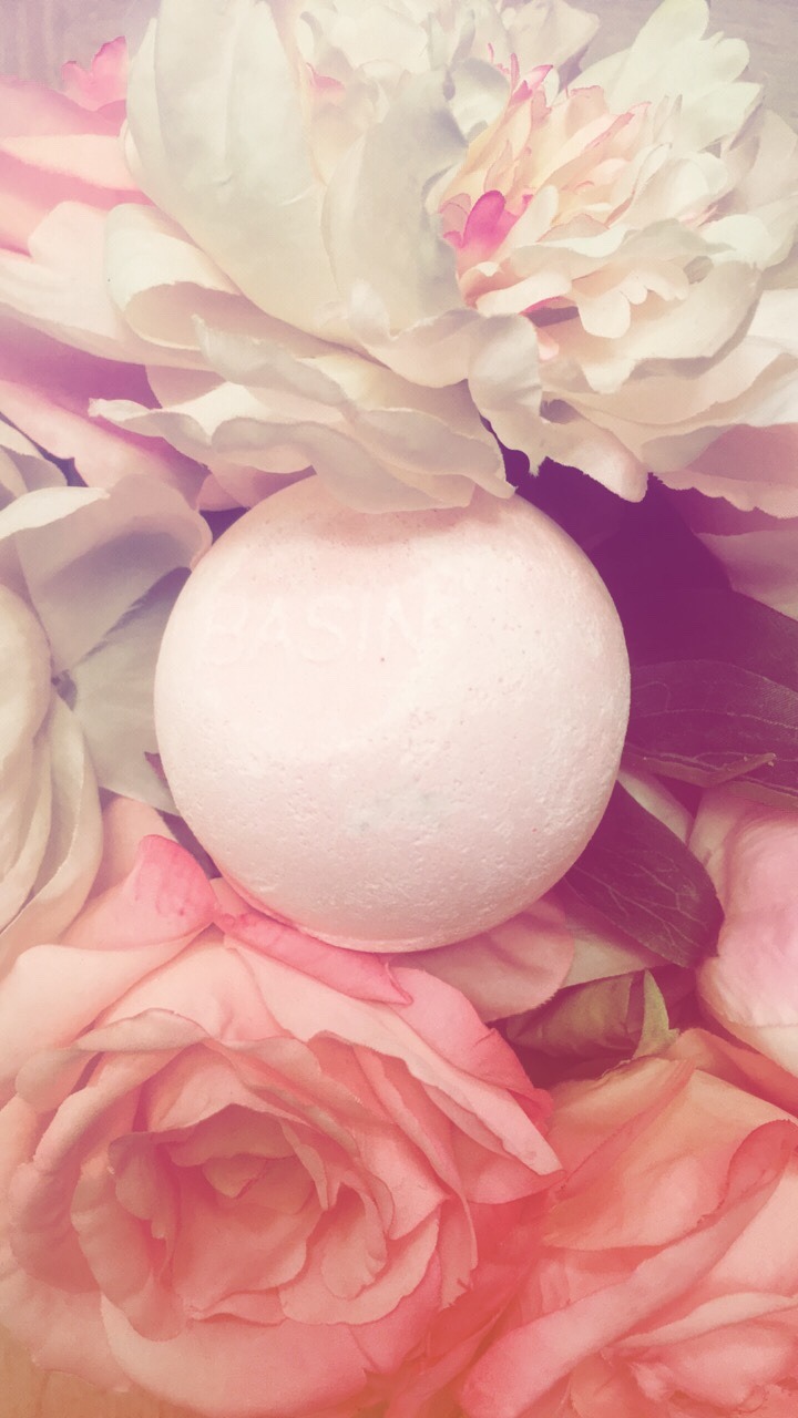 superadorablenes:  ❄️Tonight was pretty magical with a princess bath bomb and