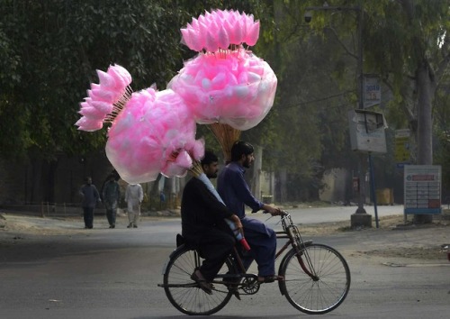 rollersinstinct:Vendors carry candy floss in Lahore, Pakistan from The Guardian’s Best Photographs o