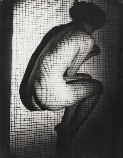 voll schön Untitled (Lisette) by Erwin Blumenfeld, 1938 via Au carrefour étrange 