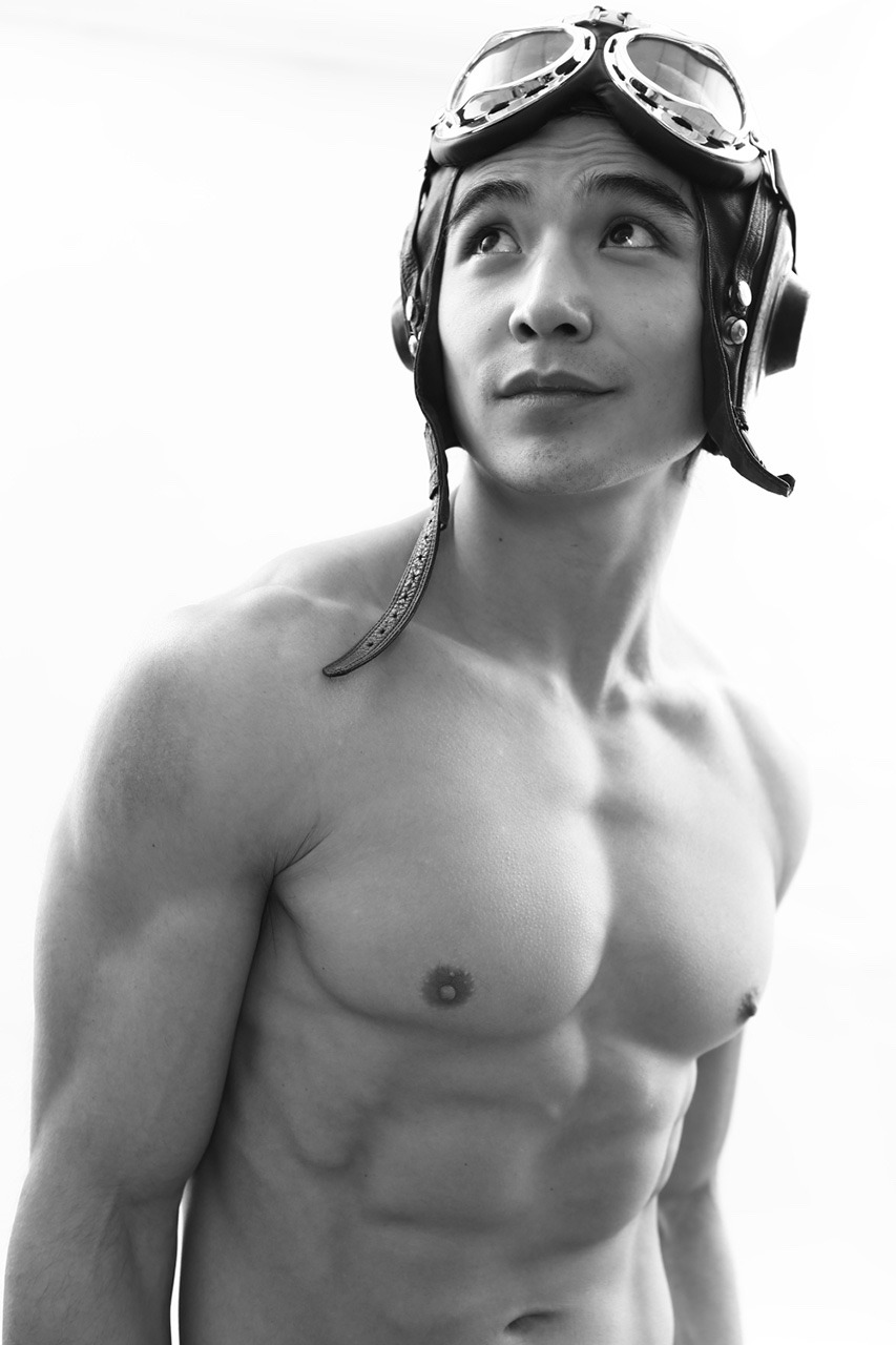 loverman2017:  melaninmuscle:  And today the internet discovered Ludi Lin  Sexy!