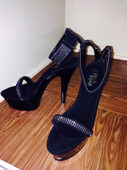 ash2940:My cute heels <3