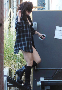  Gaga at a studio in LA yesterday. 