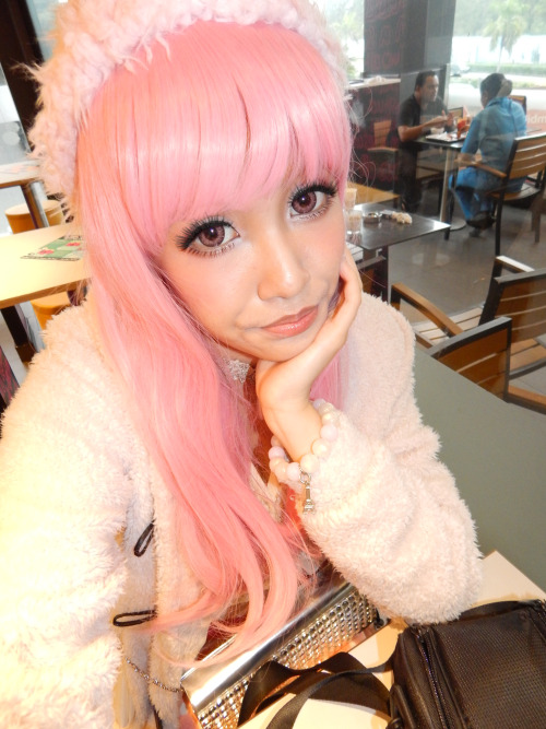 A sweet pink Gyaru (Cult party kei ish) look~