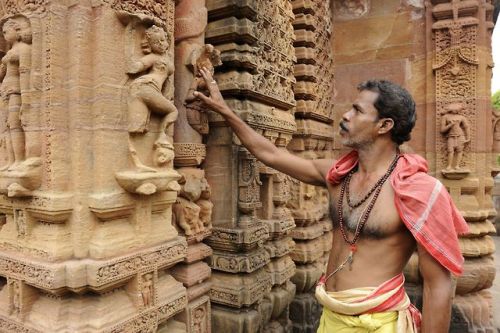 Porn arjuna-vallabha:Priest and temple scultures photos