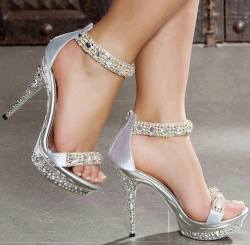 heavenly-highheels:  Ladies for a great deal on a sexy pair of #heels and more visit…http://clika.pe/l/9511/21594/