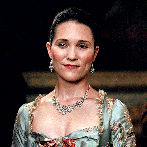gifshistorical:· Claire Sermonne as Louise de La Tour ·Outlander 2.02 · Costume Designer: Terry Dres
