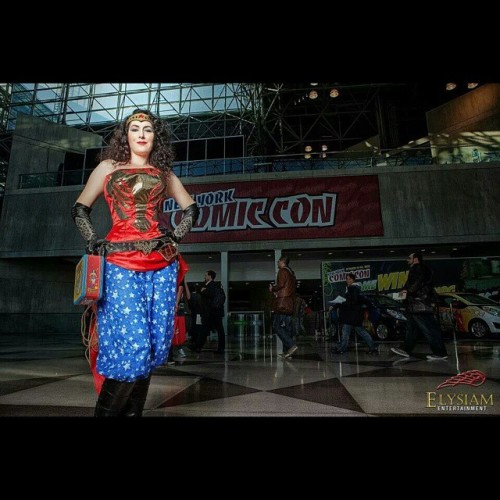 aleta-pardalis:A cool shot of my #Steampunk Wonder Woman #nycc #DC #costuming #cosplay #wonderwomanA