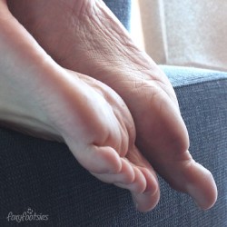 foxyfootsies:  Close up #feet #foot #footfetish