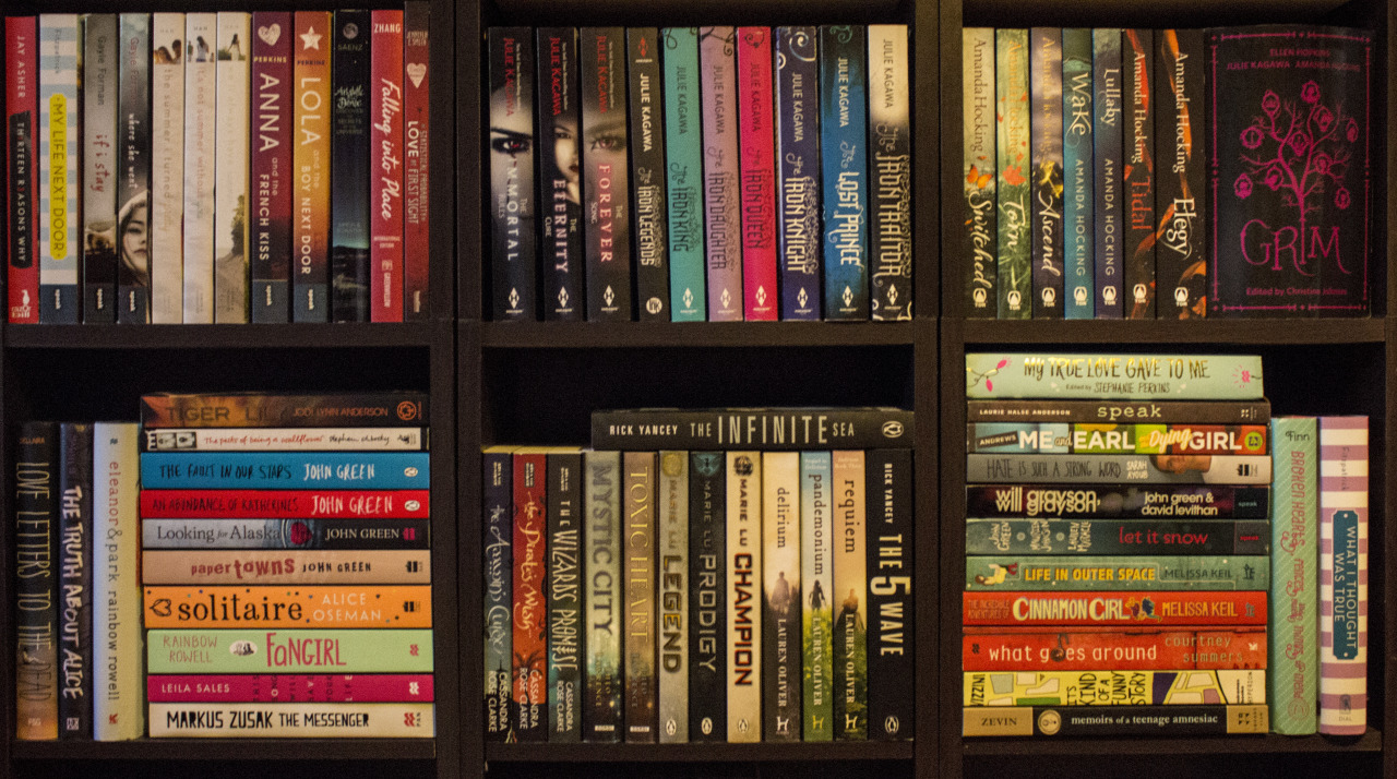 readaroundtherosie:  Bookshelf Tour → November 2014 (bookcase &frac14;) 