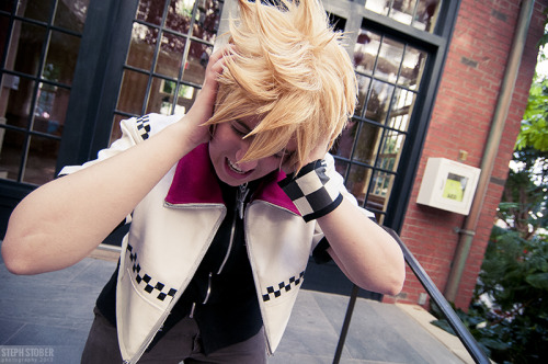 jontheangel:skwinkography:Axel & Roxas (Kingdom Hearts 2)Katsucon 2013 - FridayRoxas | Axel | Ph