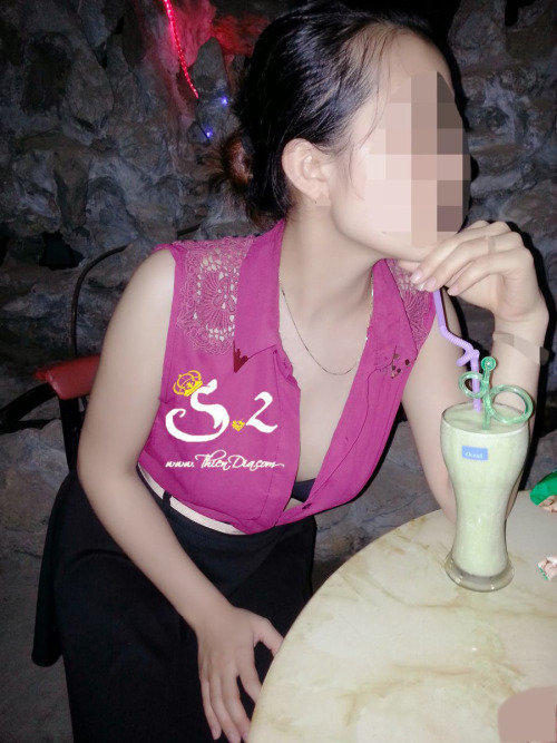 pht1911:  Naked in Coffee Shop P2