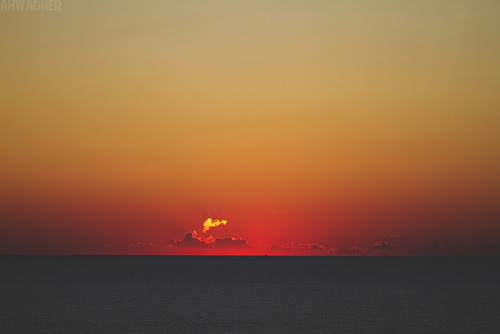 drxgonfly:Sunrise (by Andrew Wagner)Photographer’s Website | Facebook | Twitter | Instagram | 500px