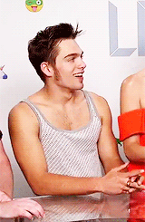 thedailyedition:  The Daily Edition - Wolf Watchthe gorgeous Dylan Sprayberry at Comic Con
