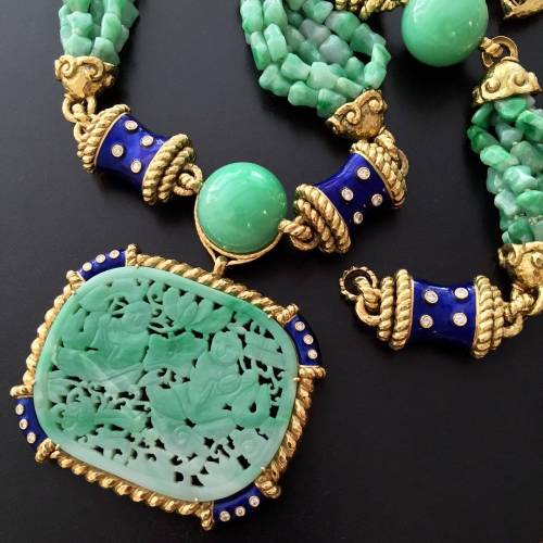 David Webb vintage carved jade, enamel and diamond sautoir c. 1960s.Fonte : www.pinterest.com , Luci