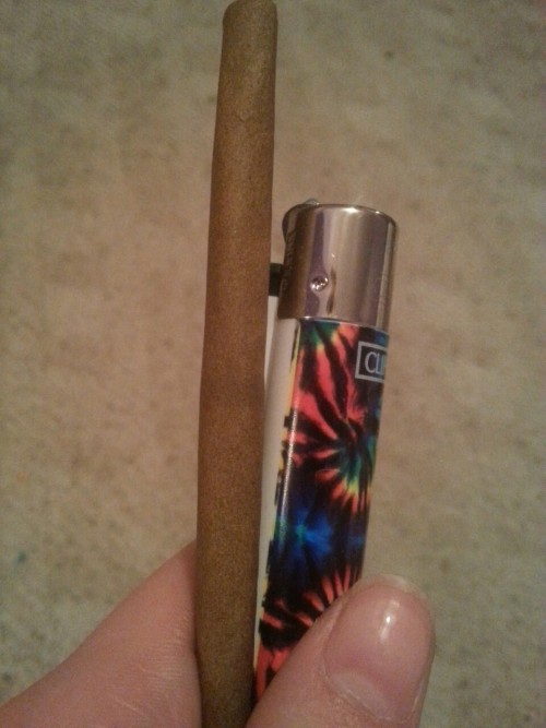 ugandank:  Proper blunt etiquette. 