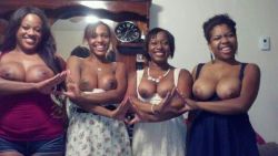 blackgirljelly:  I love my friends!  I would love these ladies as friends!!