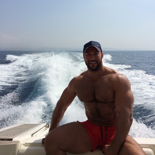 furonmuscle:  More of ultra-sexy Yury Mykhamedov!  Yes definitely ultra-sexy and the bulge adds to the fantasy 