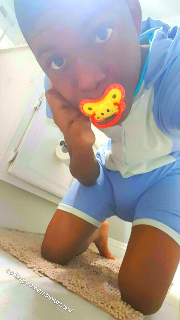 cookiegoesrawrrr:  Random snaps!!!😄💕