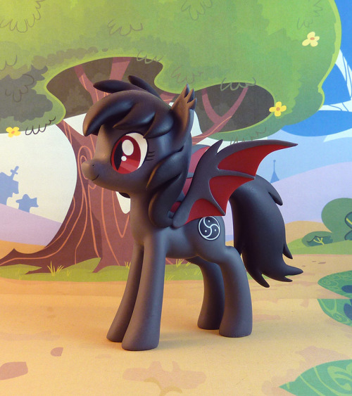 qeteshpony: OMG she turned out so awesome!  I managed to get a slot in @krowzivitch‘s last commission batch (which is really not easy) and now I can’t wait to get her :D  