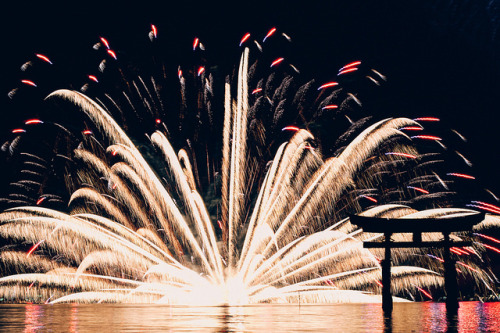 ileftmyheartintokyo:2014 宮島水中花火大会 // Miyajima-on-the-Sea Fireworks Display by li-penny on Flickr.