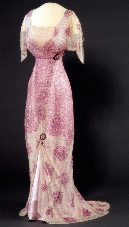 Queen Maud + pinkOf the wardrobe today in The National Museum in Oslo, a predominantely large part o