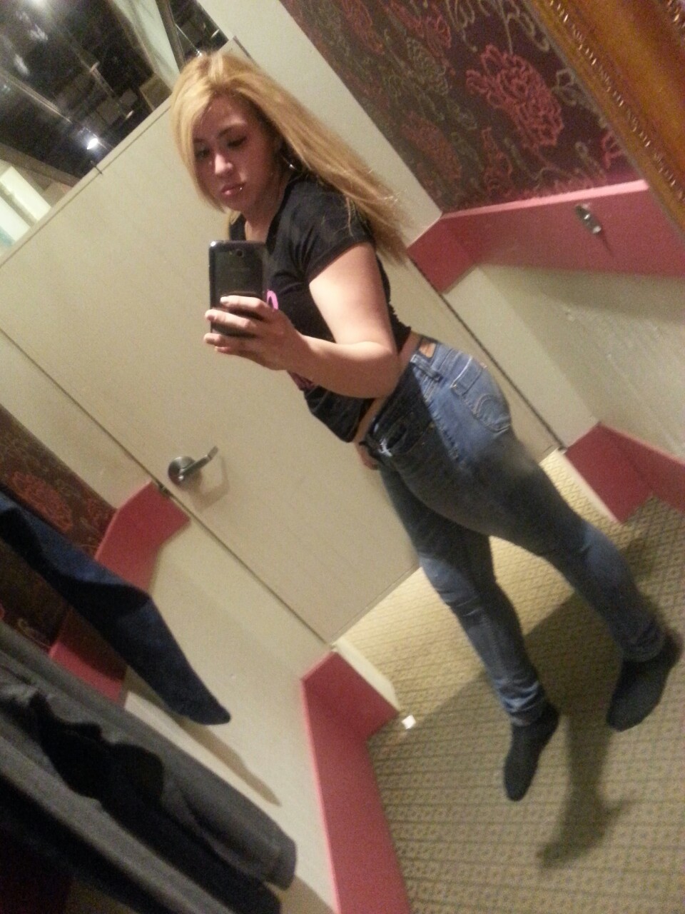 pinkiesa:  Fitting room