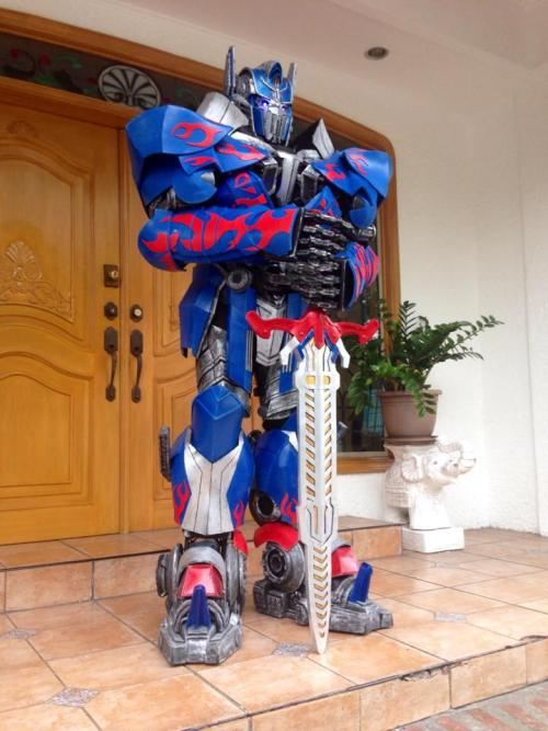 cosplay-gamers:  Transformers - Optimus Prime Cosplay by Pablo Bairan Photography by Tanya Bairan 