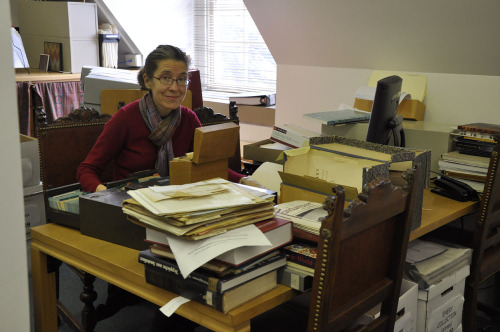 As The Textile Museum prepares to move the Arthur D. Jenkins Library of Textile Arts, volunteers (fr