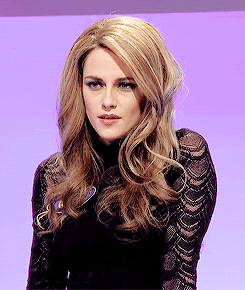 melindasordinos:Kristen Stewart as Gisele Bündchen - Saturday Night Live 