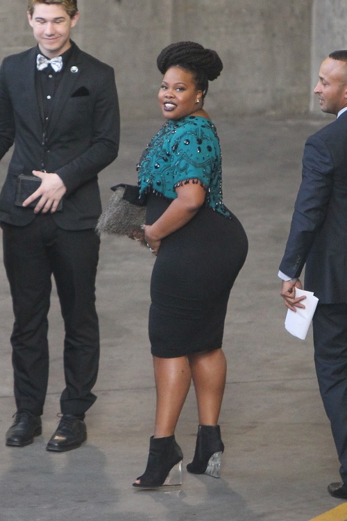 queenofthesideeye:amberrileynews:Amber Riley arriving at PaleyFest (March 13, 2015)  Yooooooooooooooooooooo!