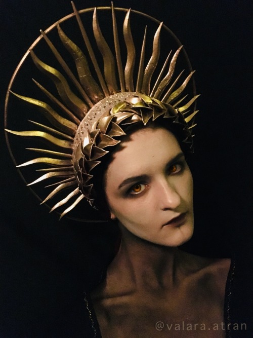 The SunPhoto, design, crafter, model: Valara AtranHand carved crown rays and halo. Leaves hand sculp