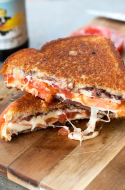 foodsforus:    Tomato &amp; Provolone Grilled Cheese with Kalamata Olive Chutney  