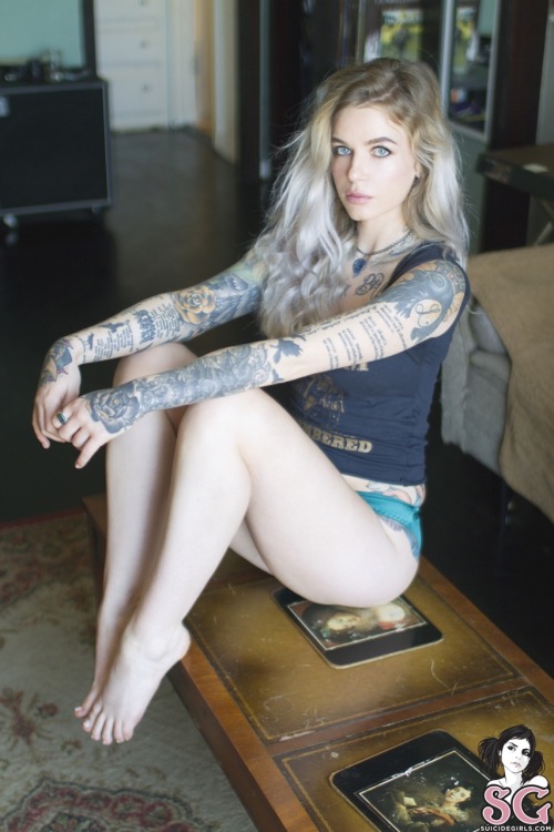 mydumpingspot-girls:  Vice Suicide