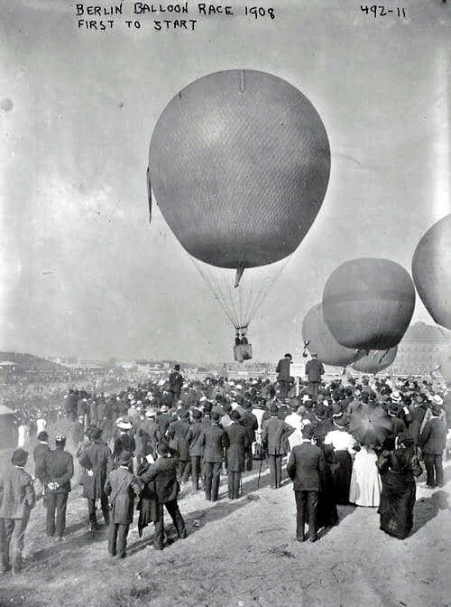 Course De Ballons, Berlin, 1908.