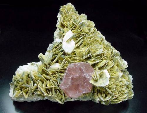 Morganite and micaWhile we have described this pink variety of beryl before (see tinyurl