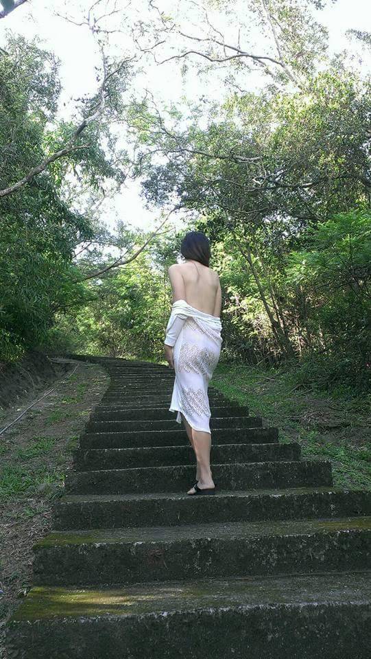 iiiiiii6611:  繼上一篇湯友們蝴蝶結不用解了！雨薇自己解開嘍………