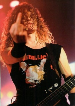 nowtheworldisgoneimjustone:  Jason Newsted 1988