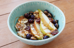 dailyoats:  Oatmeal with pear and banana slices, red grapes, hemp seeds and cookie butter