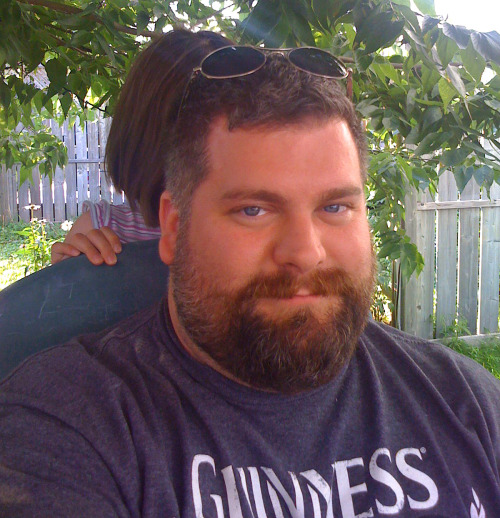 finefukwhatever:inkedandbearded1:  realbearmen:  bigporky:  Gorgeous  Dean!!  He reminds me of an ol