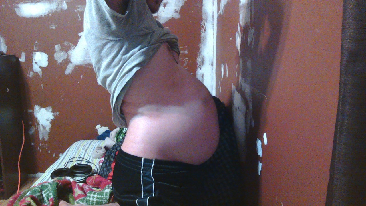 bigwolfcakebelly:  My first year of gaining. :) Here’s to hopefully doubling my