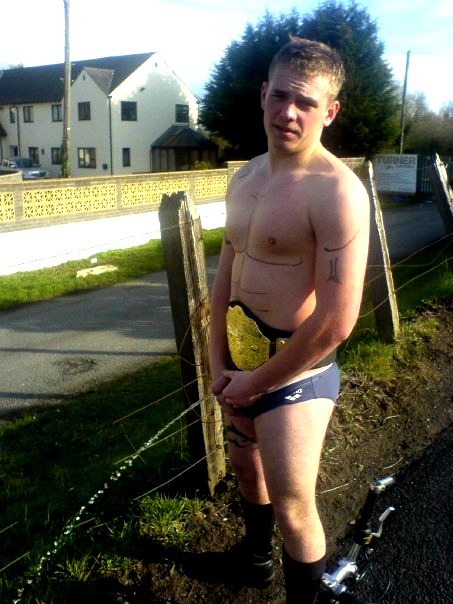 sportyboyblog:  Sporty boy pissing!The Hottest Sportsmen on the web! Follow Sporty