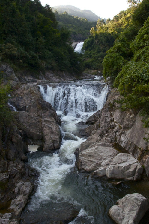 10bullets: Every tearsdrop is a waterfall. (by Yiwen Ciwi Chen)