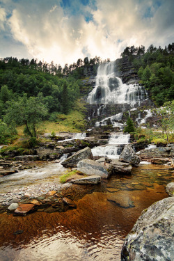 rivermusic:  Tvindefossen by Youronas 