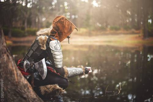 cosplayblog:  Hildolf Arnthor, Viking Assassin (original character) from Assassin’s Creed Universe   Cosplayer: Venomous Cosplay [TW | FB]  Photographer: photosNXS    